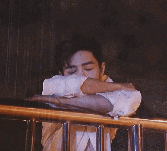 原创肖战中秋天台大片天台晚风吹来听见思念的声音