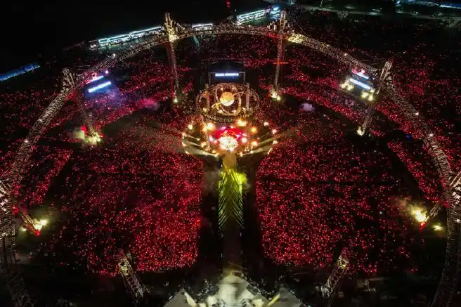 #华晨宇演唱会舞美渲染图##华晨宇国内最大原创定制##