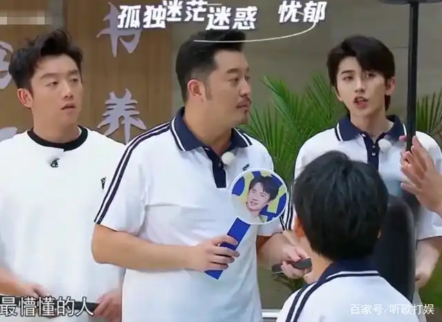心疼沙溢!被郭麒麟蔡徐坤联手撕名牌,玩游戏回答不靠谱遭群殴