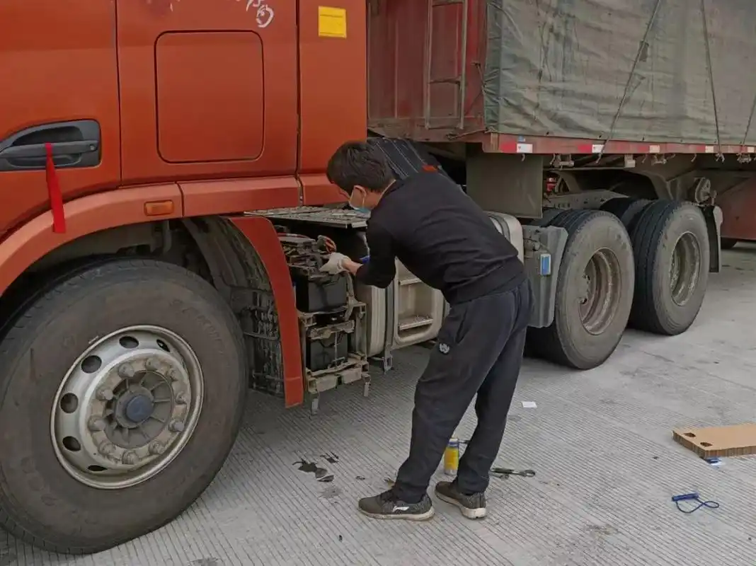 一辆湖北大货车到了茂名后发生的一幕……_维修