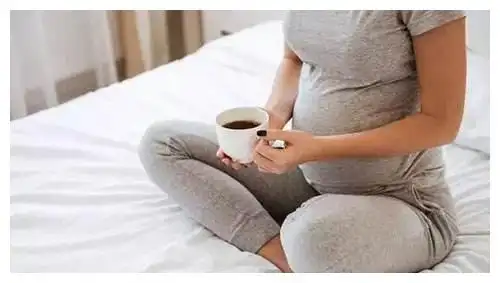 孕晚期时,这2种坐姿会影响胎儿入盆,孕妈尽早纠正为好!