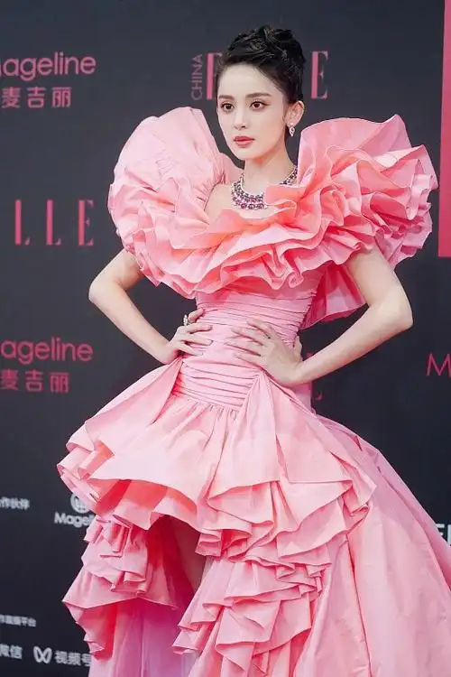 古力娜扎穿粉色花朵礼服甜美优雅 犹如仙女 - 静谧号