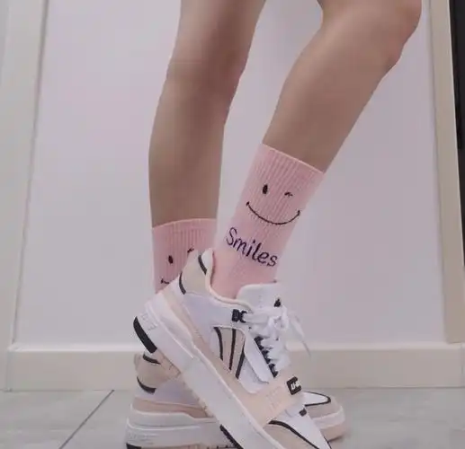 无聊的时候就拍拍袜子吧