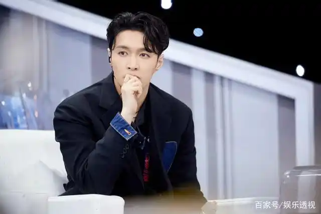 张艺兴生日宣布练习生计划,或打破选秀节目形式,招募条件超严格