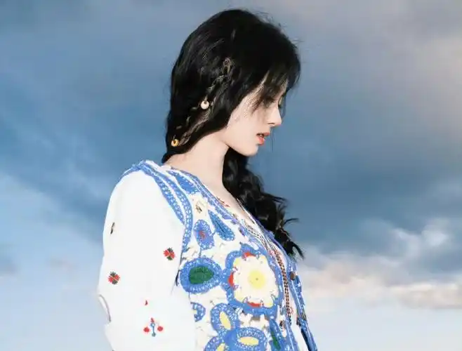 鞠婧祎稀有图超话