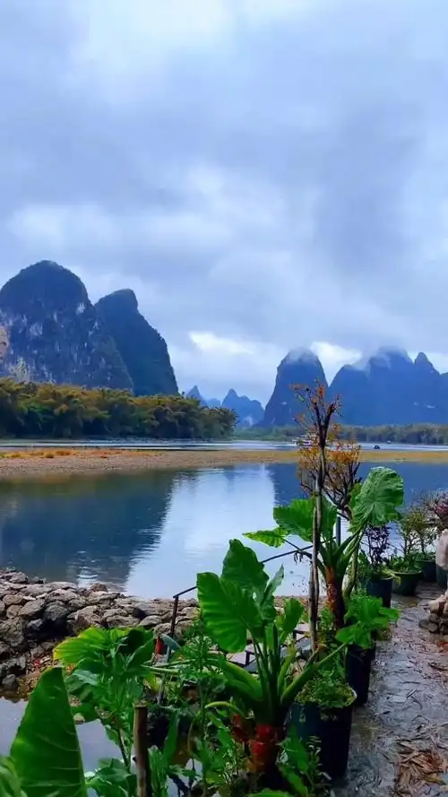 青山绿水碧波荡漾