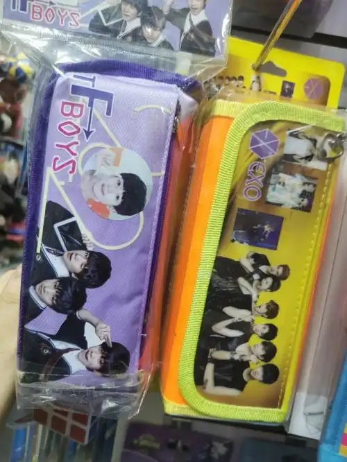 小区门口帮妹妹买文具,意外看到的应该有个几年历史了98#tfboys#exo