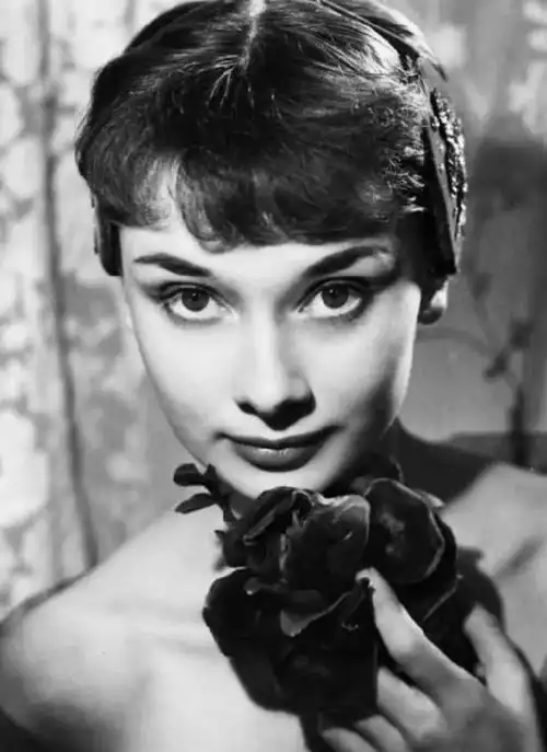 这些惊艳了岁月的美女已经走上了另一条人生道路