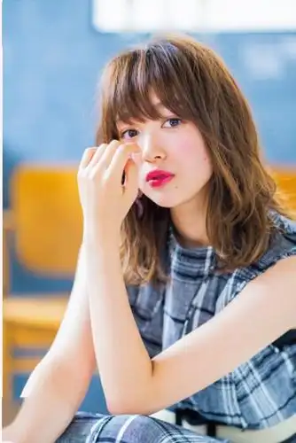 剪了这些日系中长发的妹子们,都变美了!_发型