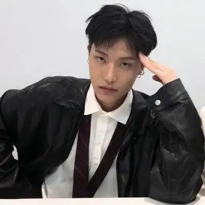 宋知意/个性高冷真人文艺范成熟男生头像