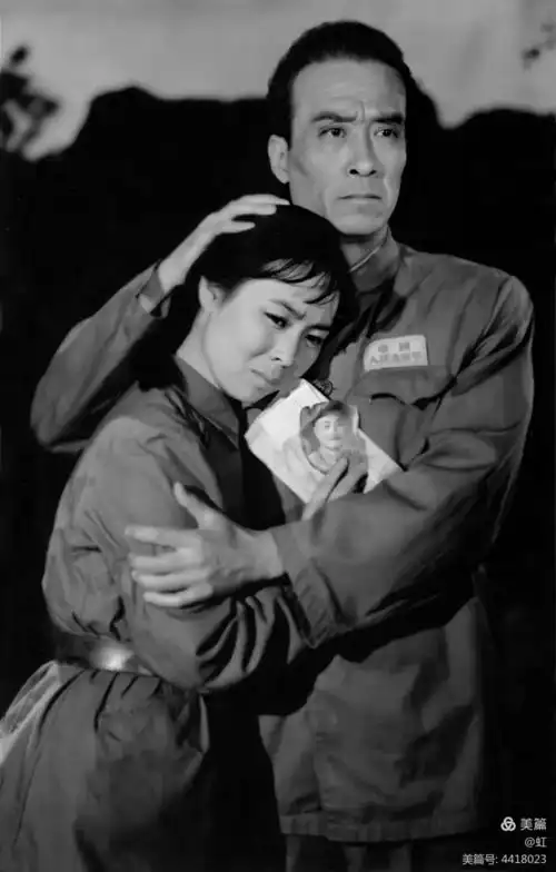 饰演英雄儿女军政治部主任王文清.