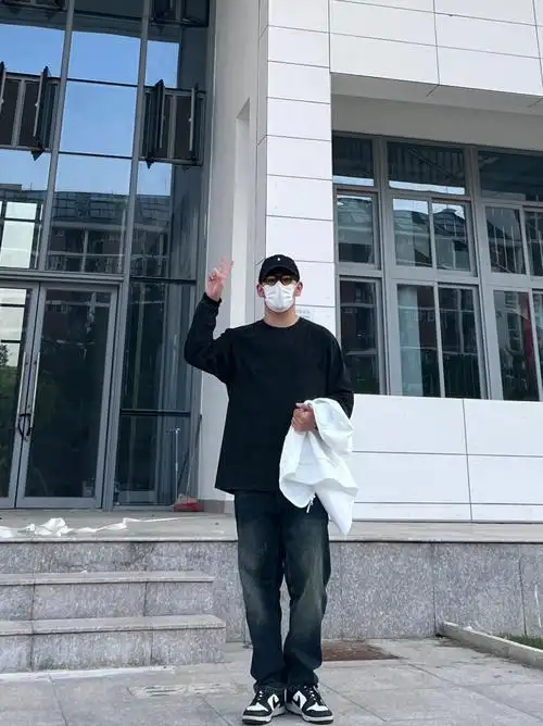 180斤男生秋季微胖穿搭灰色重磅廓形卫衣