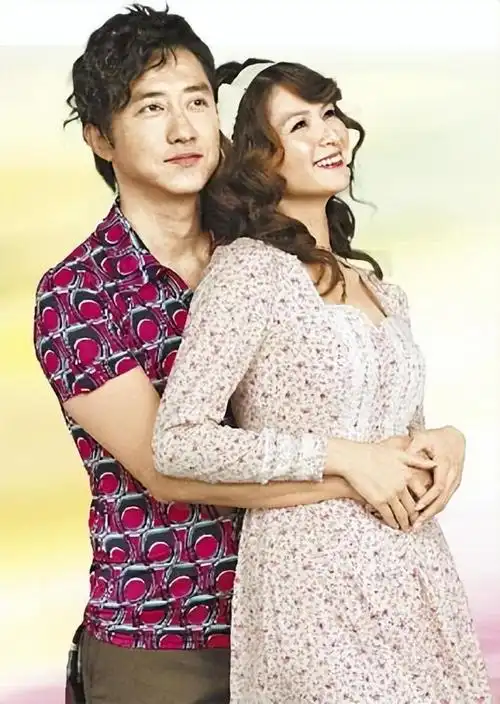 回顾伊能静与庾澄庆离婚后转身嫁小10岁秦昊48岁高龄产子幸福