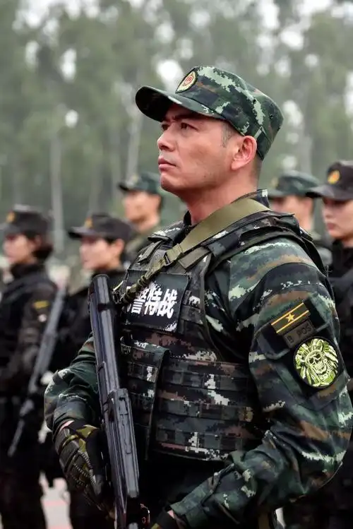 剧中饰演猎豹反恐突击队大队长刘闯的杨烁谈道:"我们第一次接到剧本的