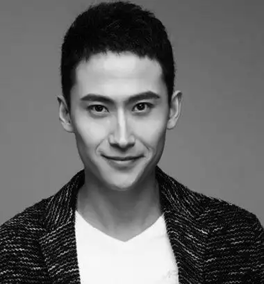 照片做黑白色不减寸头男发潮气 男生做寸头短发的划时代效果_发型师姐