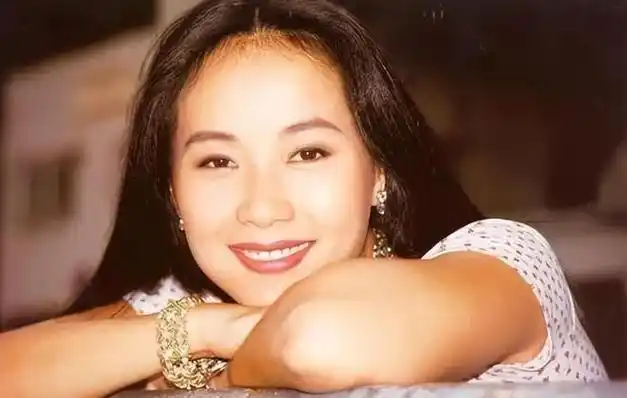 70岁白娘子赵雅芝对比60岁许仙叶童一个风韵犹存一个整得吓人