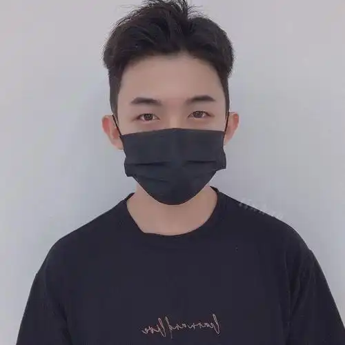 第2款:露额三七分发型