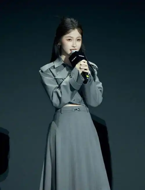 虞书欣看秀状态