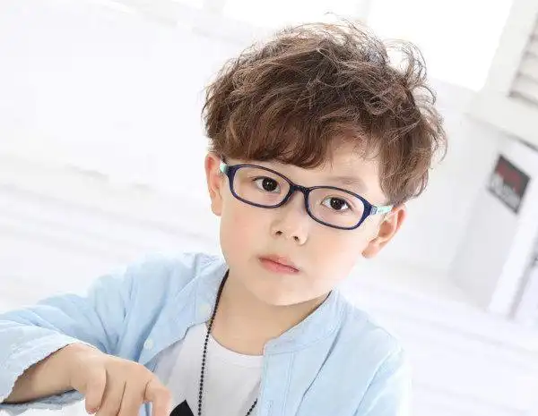 留意到现在的小学生们戴眼镜的逐步增多,内心很焦虑,为孩子们心痛