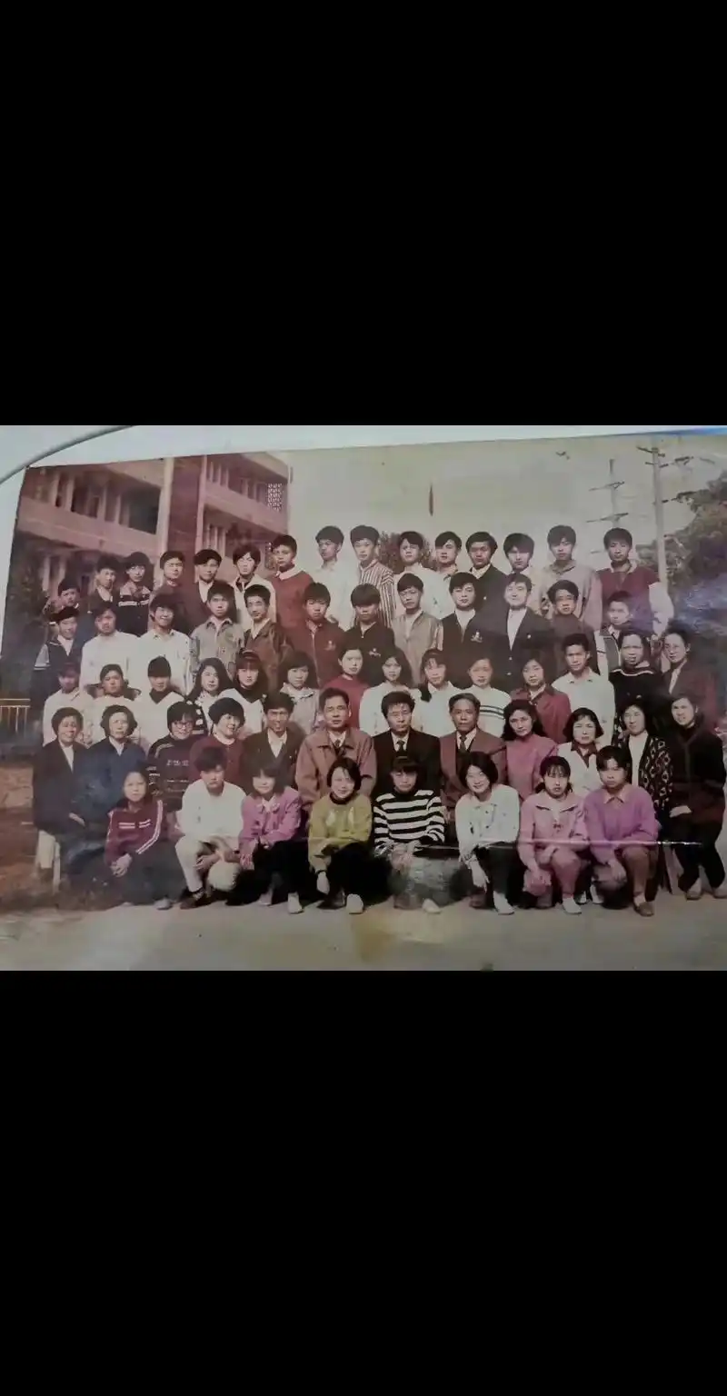 1990马鞍山市第六中学93届初中毕业照.三十三年眨眼即逝, - 抖音