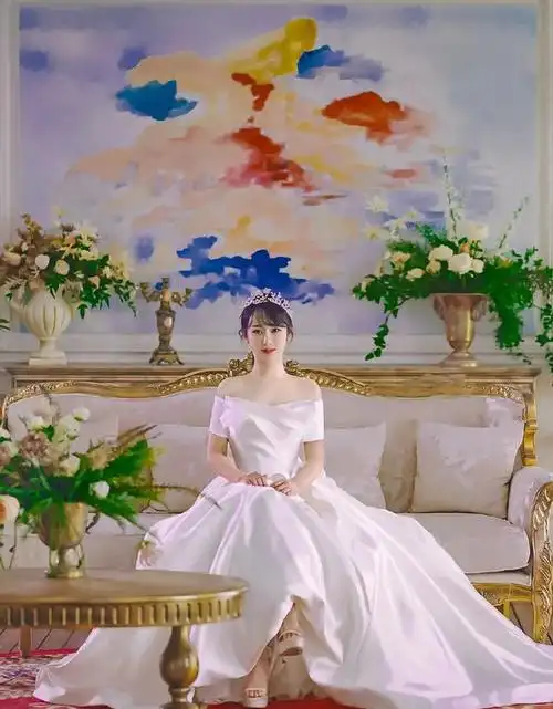 杨紫壁纸穿上婚纱你是最美丽的公主穿上马丁靴你就是守护骑士