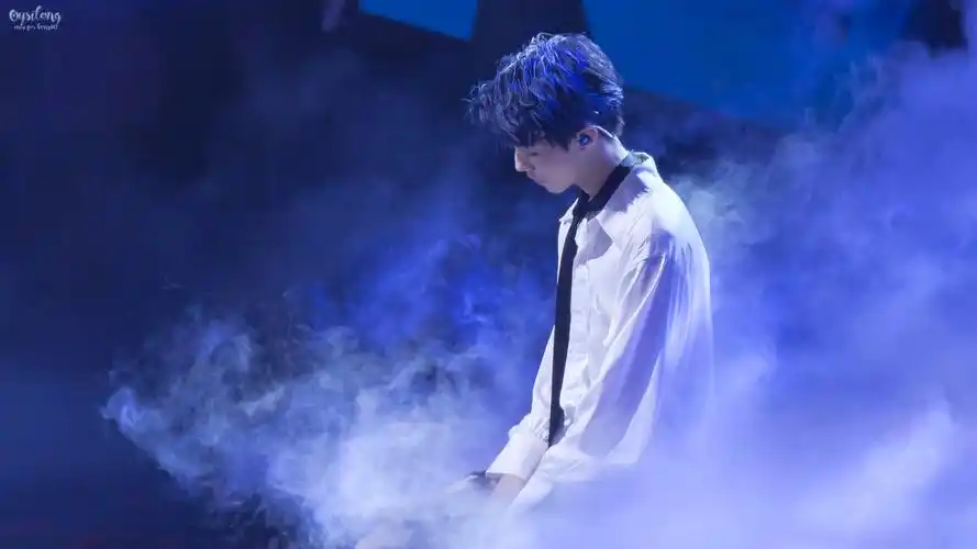 08.11 tfboys南京四周年演唱会 图源cr.logo