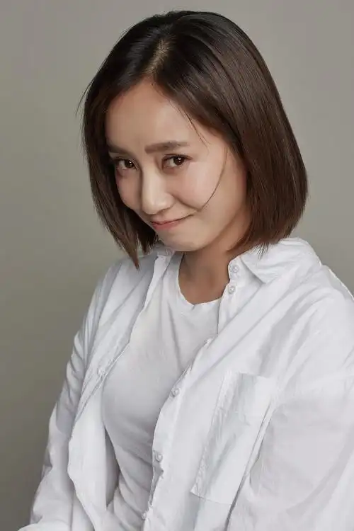 邻家女孩!董晴白衬衫写真曝光清新自然