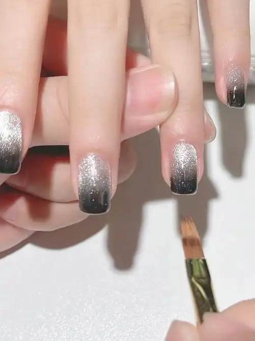 简约显白渐变晶石猫眼美甲做法