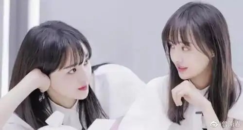 网传郑爽将走好妈妈路线,对孩子关怀备至,原资源转给好友热巴