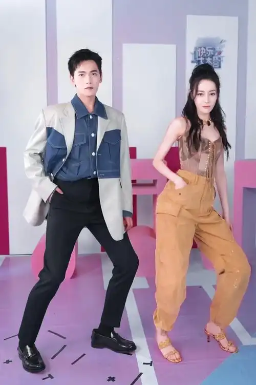 原创迪丽热巴杨洋为新剧努力营业,甜蜜互动成功出圈,不过有些尴尬