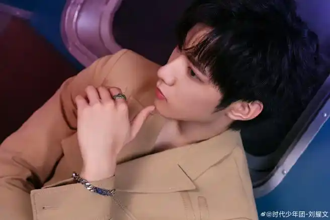 v-style##刘耀文美拉德西装#@时代少年团-刘耀文生日写真的第三套