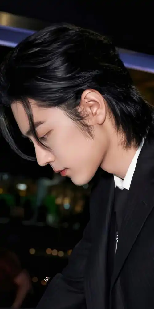 肖战##法越馨镜头下的肖战##肖战黑西装十五宫格