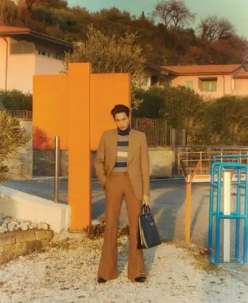 exo金钟仁复古大片,男版"人间gucci"再上线,小秀名品腹肌!