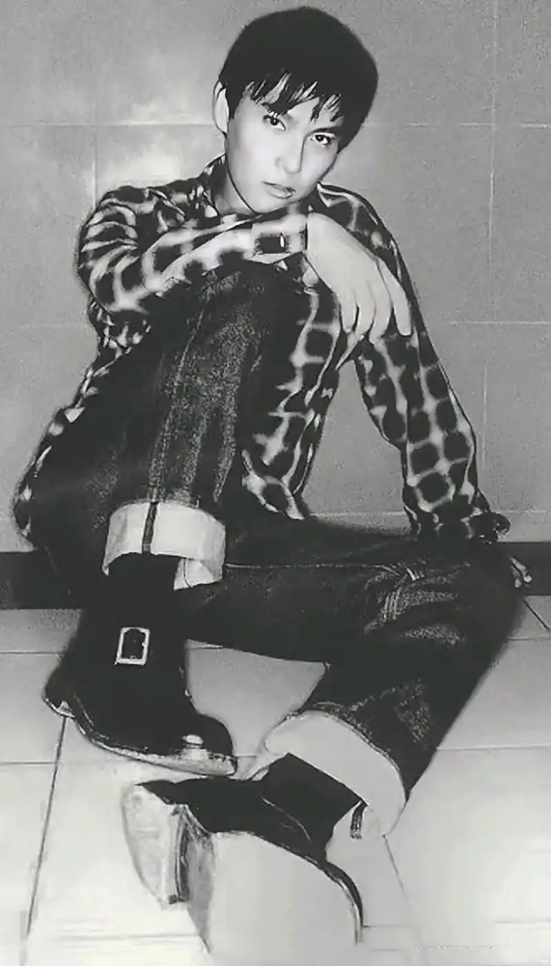 这么酷的糖糖,你见过吗?#张信哲 #张信哲年轻的时候 #张糖 - 抖音