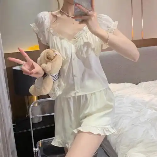 淑女带点小性感睡衣