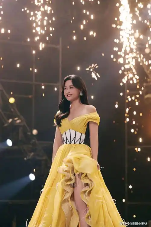 "一胖毁所有"的4位女星,年轻时惊为天人,现在成了"土肥圆"_身材_张延