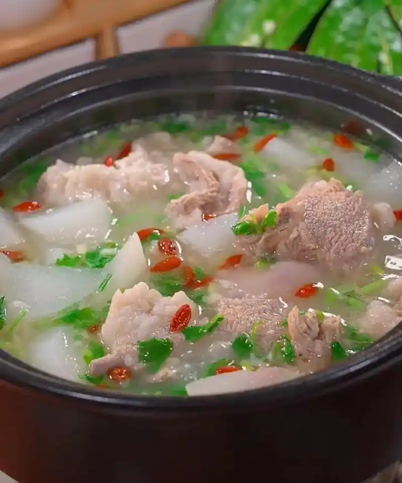 寒冷的 ,一锅热乎的羊肉汤要怎么做才能汤鲜味美,不膻也不柴呢?