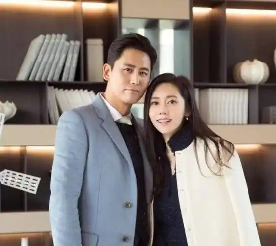 于晓光与女友人照片流出,行为过于亲密,秋瓷炫发文道歉_丈夫_佟丽娅_