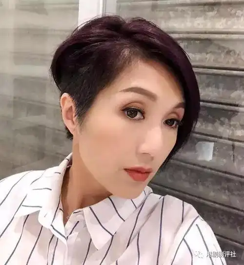 杨千嬅拍tvb剧被指经常迟到?爬山散心晒真素颜照