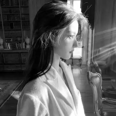 女生头像高级小众高冷黑白