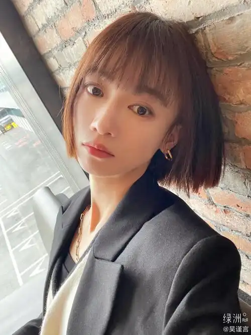 吴谨言的短发造型可甜可飒风格多变
