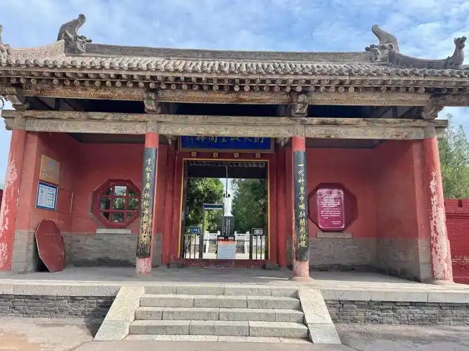 参观全国惟一的一座女皇主庙宇山西文水武则天庙