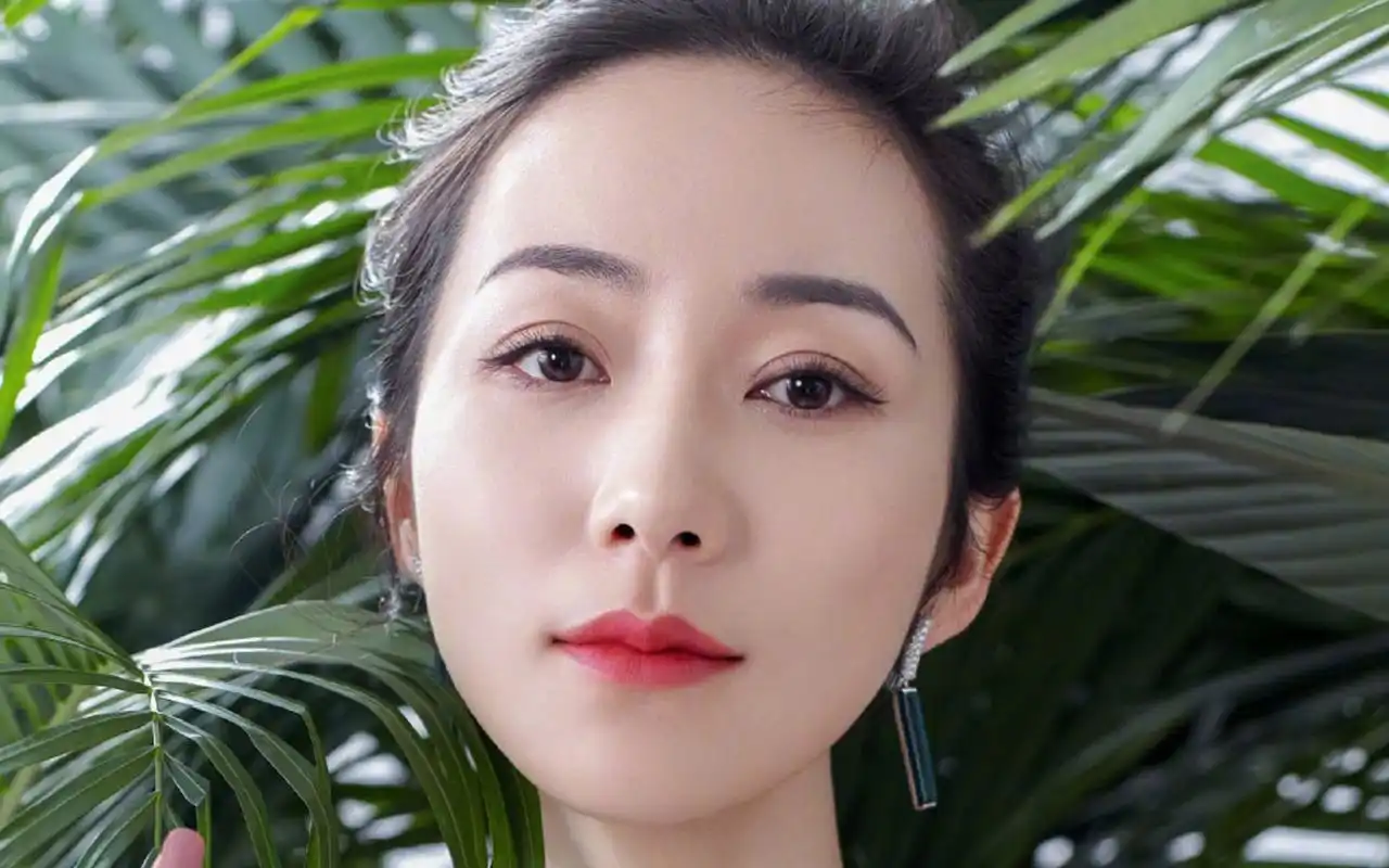 韩雪清新优雅珠宝写真图片桌面壁纸