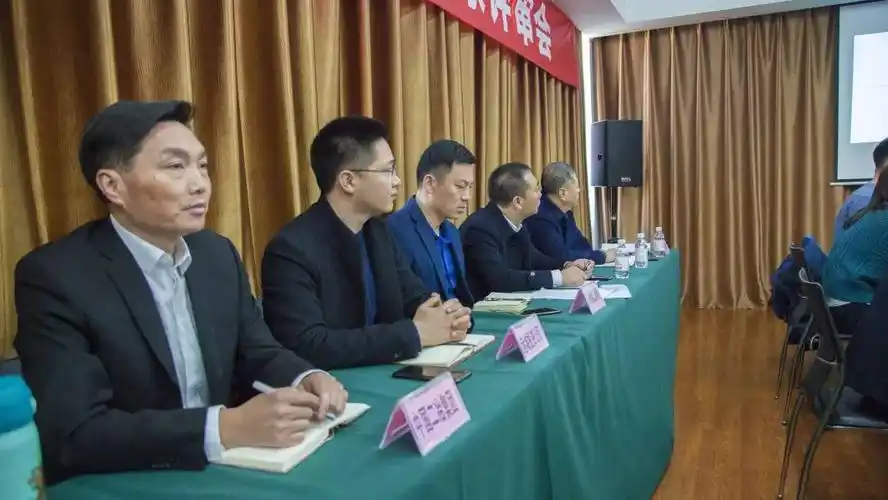 泊里镇召开小城市专项规划专家评审会_史桂龙