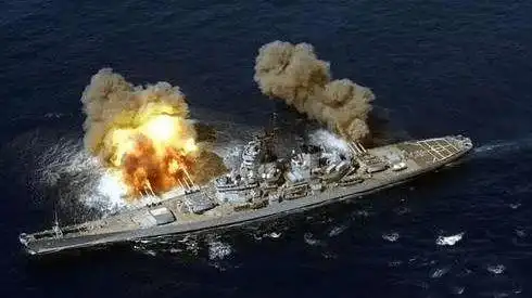 美军战列舰主炮开火震撼现场炮弹个头巨大而威力无比