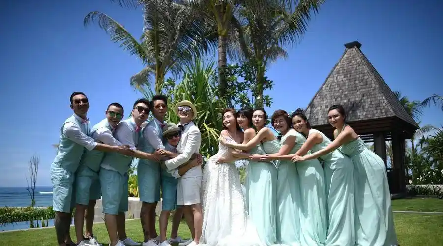 杜海涛,曾一君,王祖蓝,李灿森,伴娘团有柳岩,贾玲,张歆艺,莫小棋,王鸥