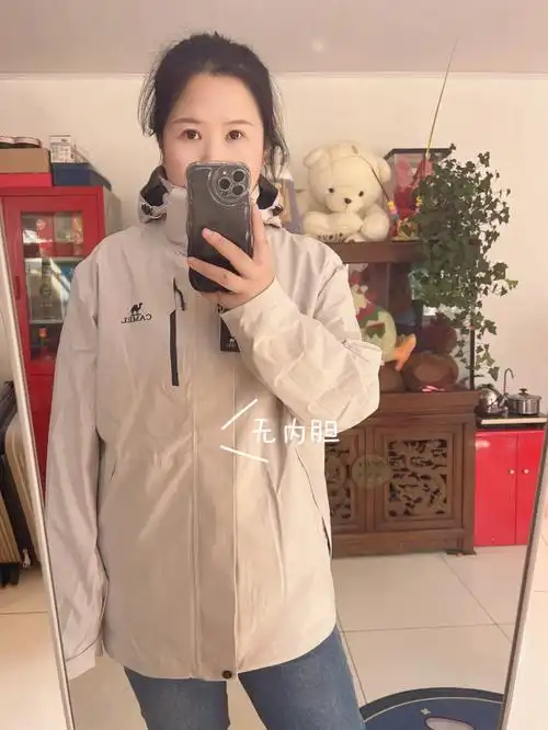 骆驼冲锋衣浅卡其色