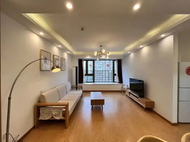 宝安中心地铁口52平2房9900