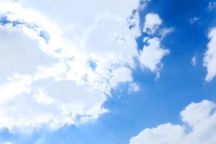 实拍太阳阳光蓝天白云云彩云朵晴天大片云朵