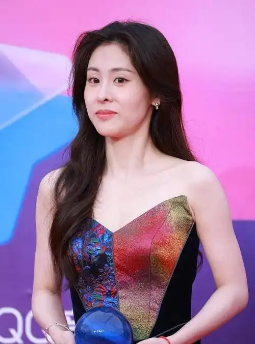 张碧晨豪宅曝光奢华生活令人瞋目结舌与华晨宇家产相形见绌